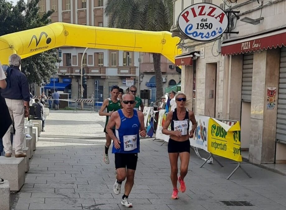 Vivicittà 10 km  Cagliari 3 primi posti Raimondo, Viviana, Sirenella e un secondo Silvio di ctg- GS Runners c’è